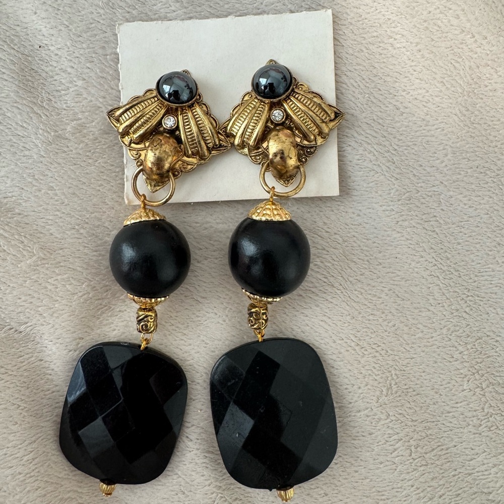 Elegant Black and Gold Dangle Earrings
